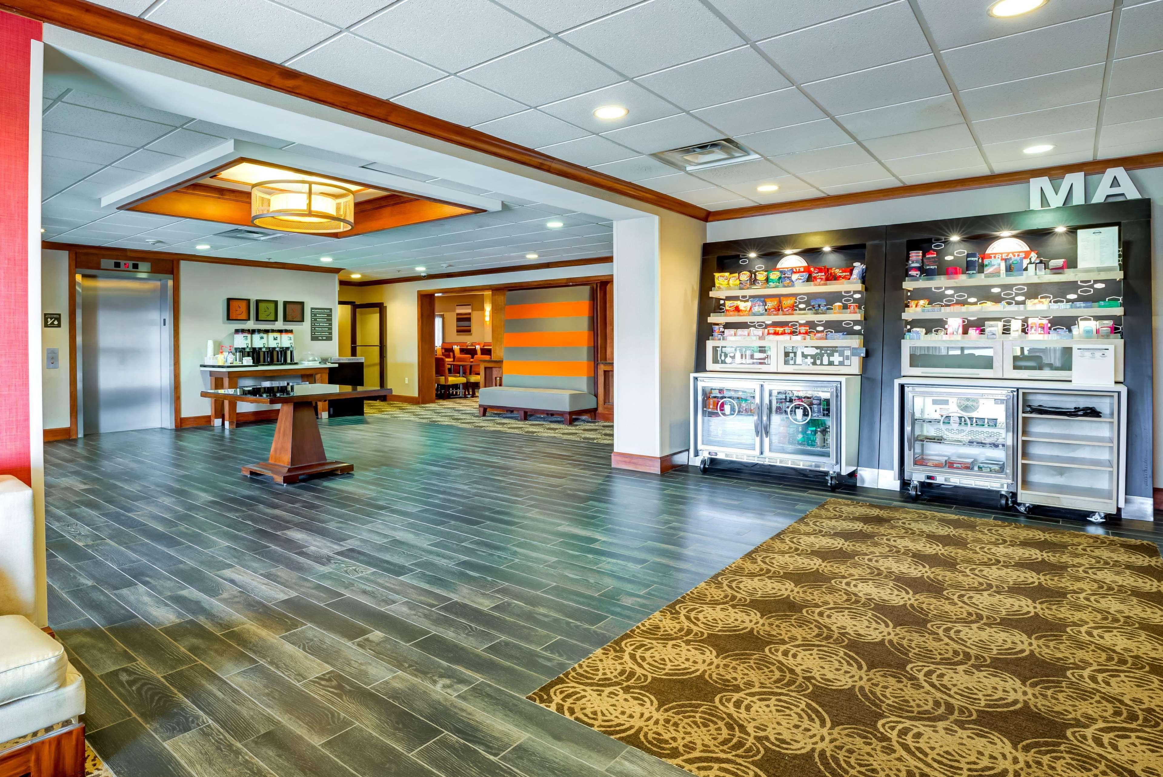 Hampton Inn Boston-Norwood Bagian luar foto