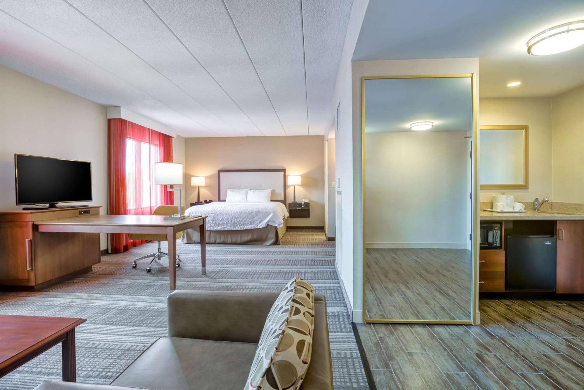 Hampton Inn Boston-Norwood Bagian luar foto